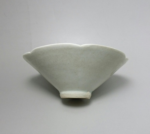 宋 青白瓷花口斗笠盏